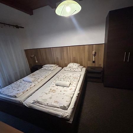 Hotel Rozsakert Panzio Nyíregyháza Esterno foto