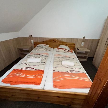 Hotel Rozsakert Panzio Nyíregyháza Esterno foto