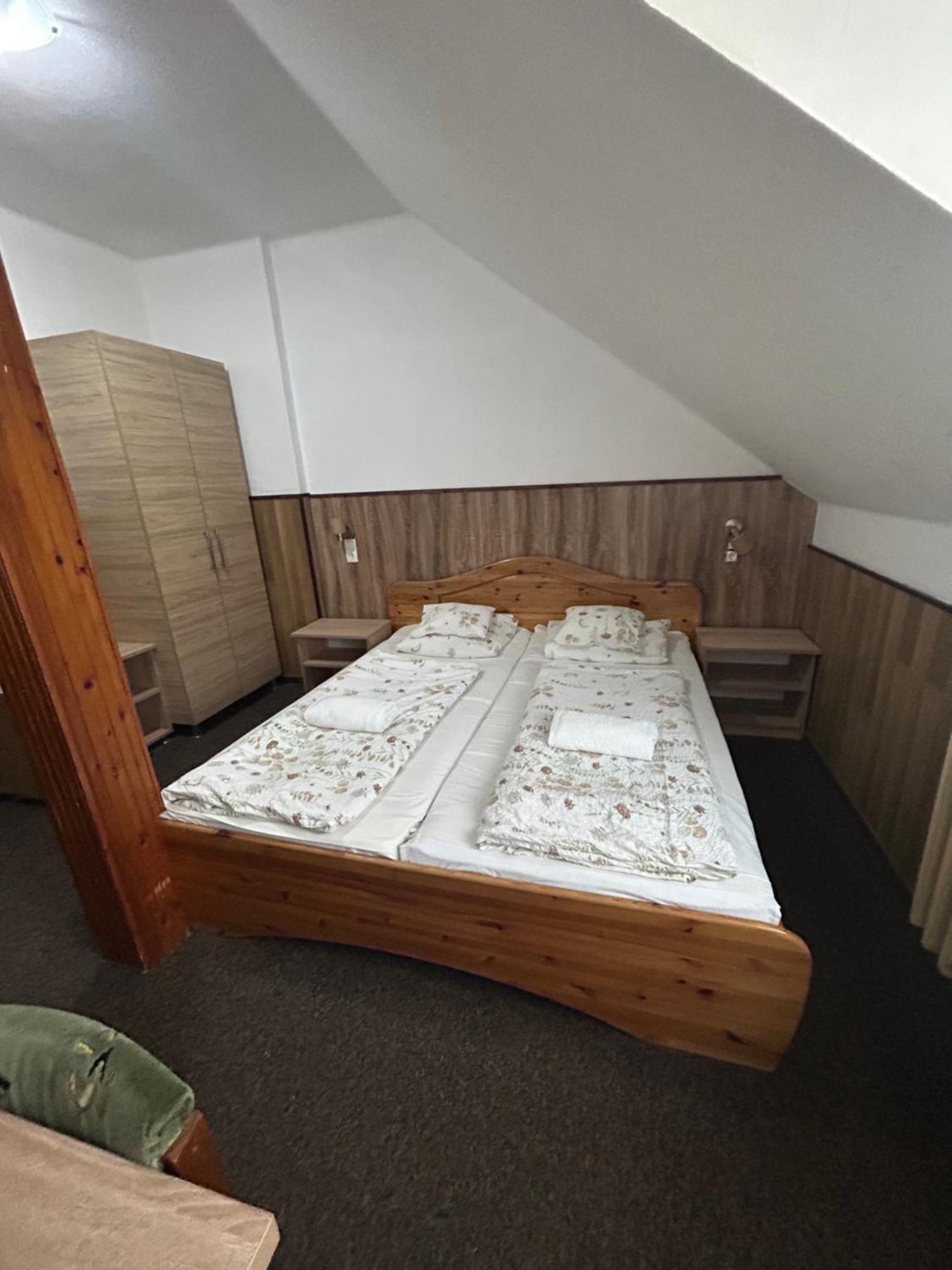 Hotel Rozsakert Panzio Nyíregyháza Esterno foto
