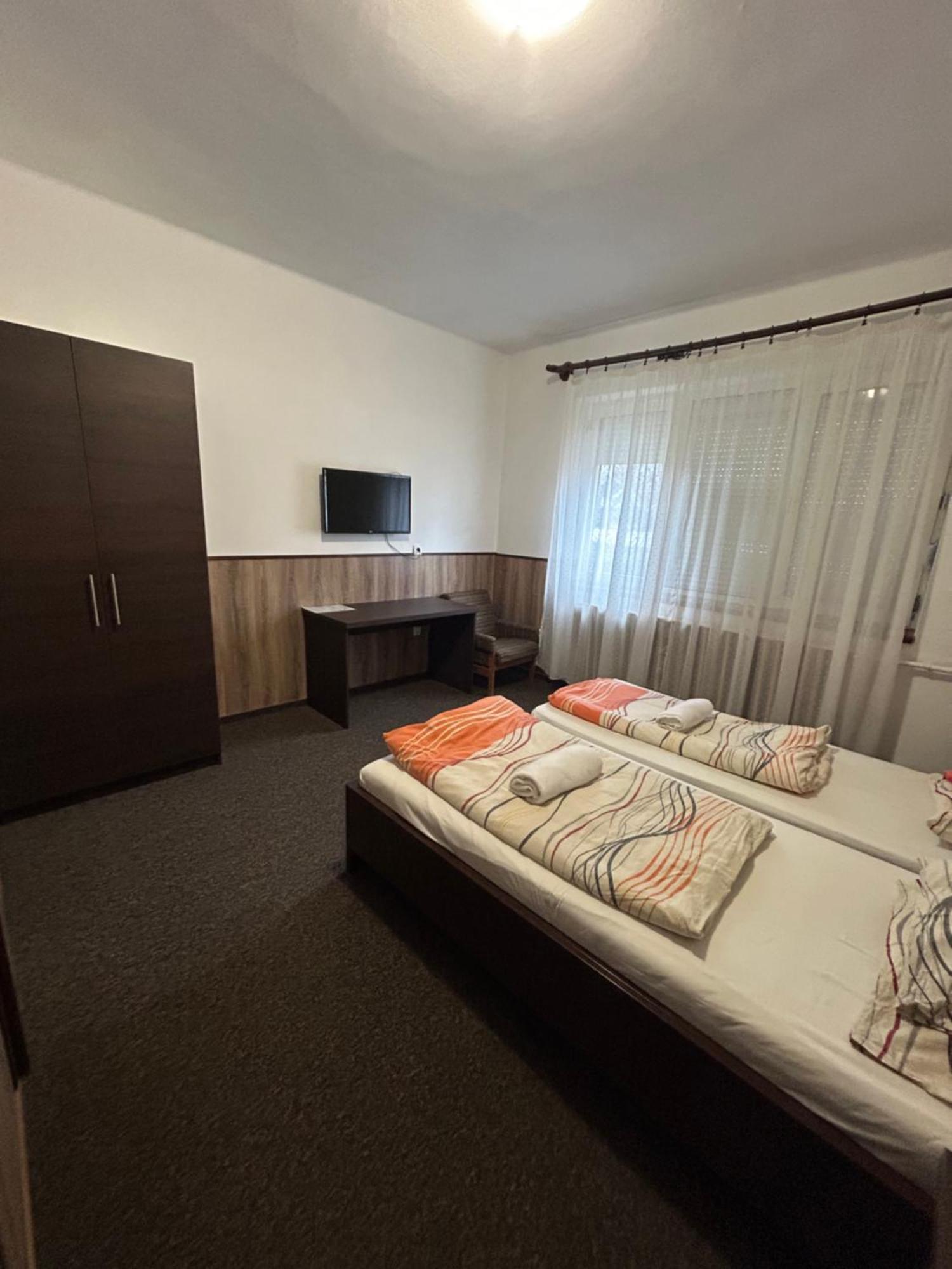Hotel Rozsakert Panzio Nyíregyháza Esterno foto