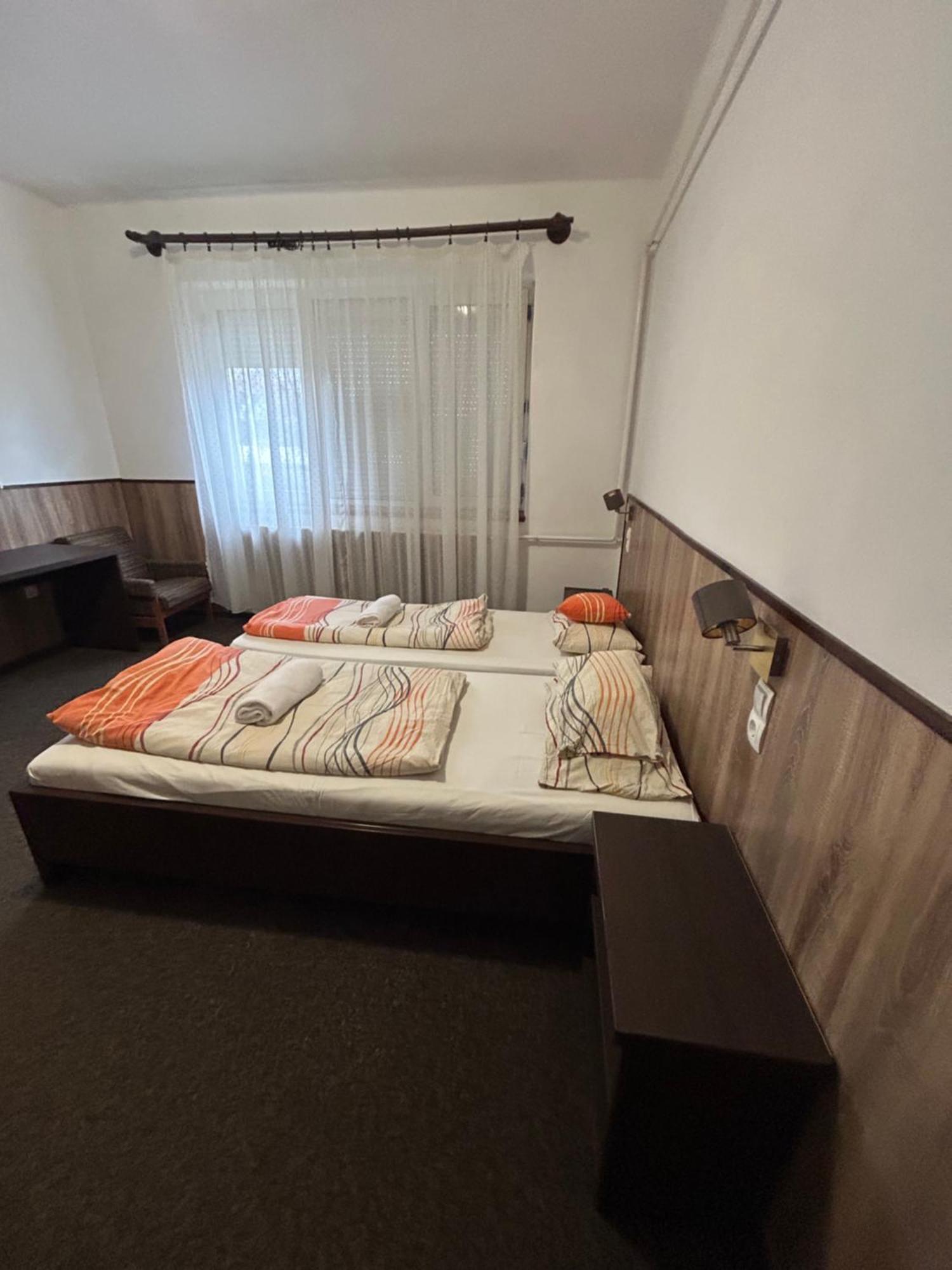 Hotel Rozsakert Panzio Nyíregyháza Esterno foto