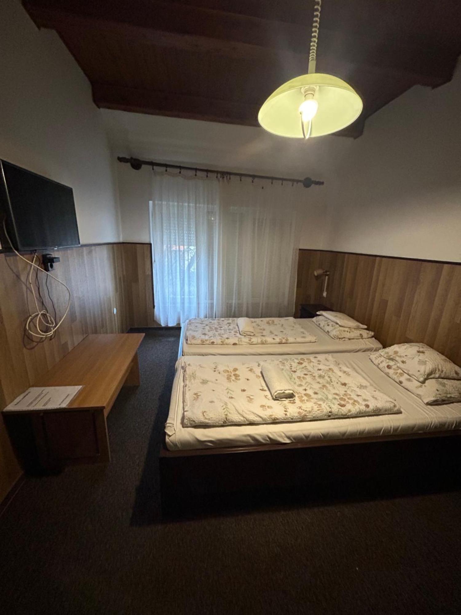 Hotel Rozsakert Panzio Nyíregyháza Esterno foto