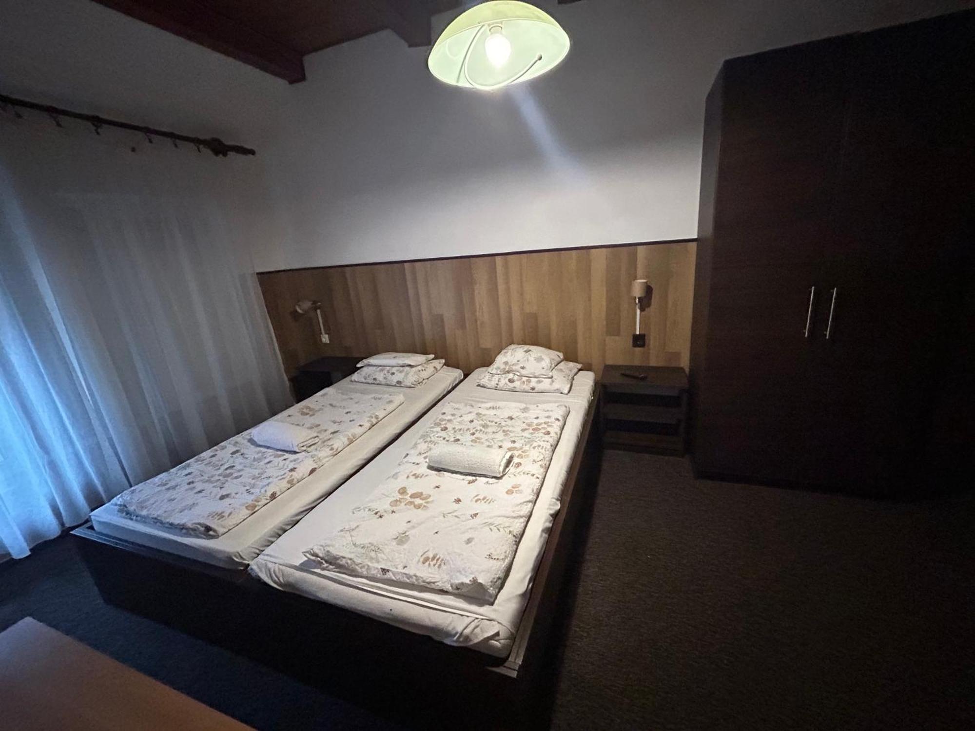 Hotel Rozsakert Panzio Nyíregyháza Esterno foto