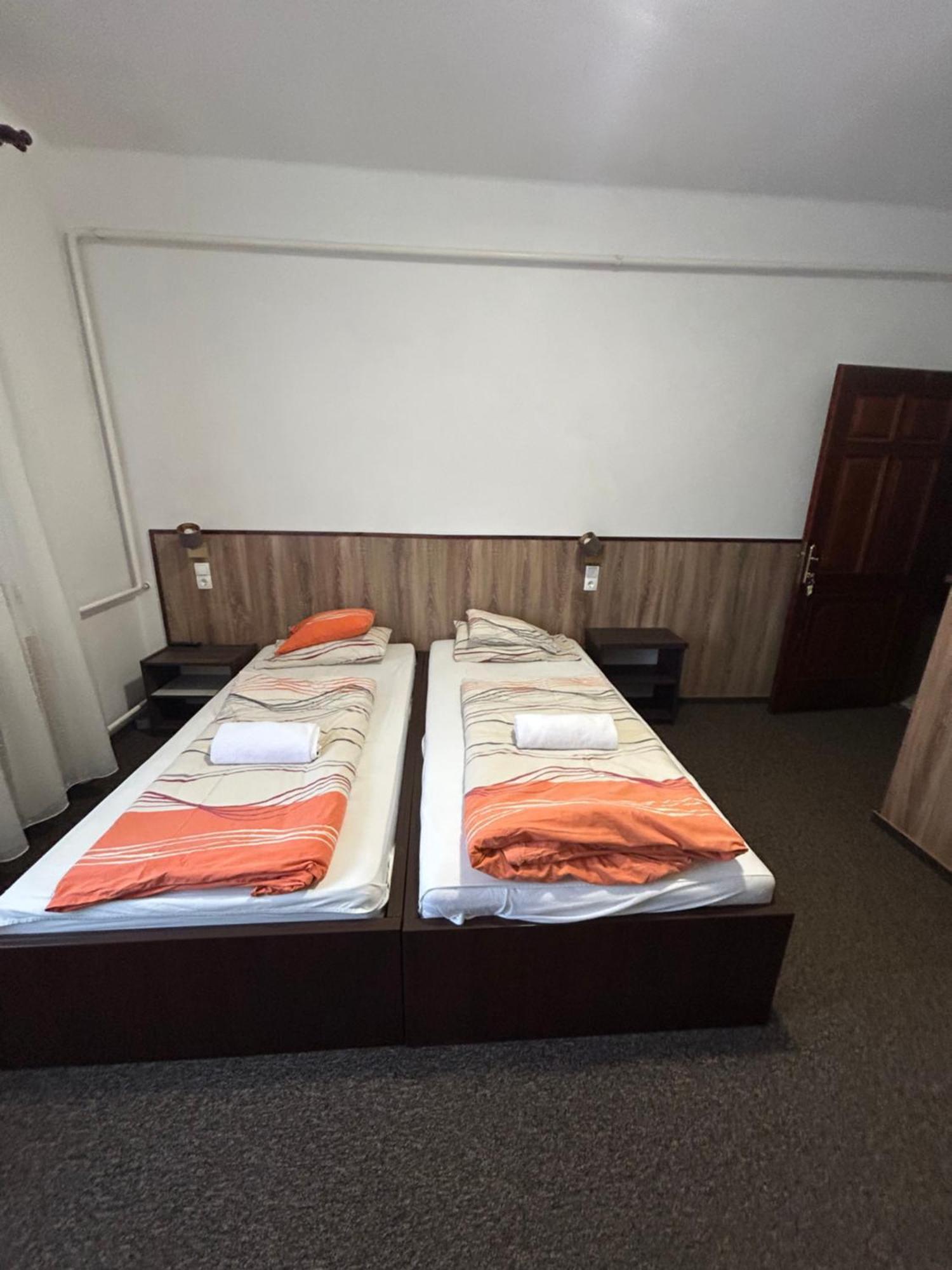 Hotel Rozsakert Panzio Nyíregyháza Esterno foto