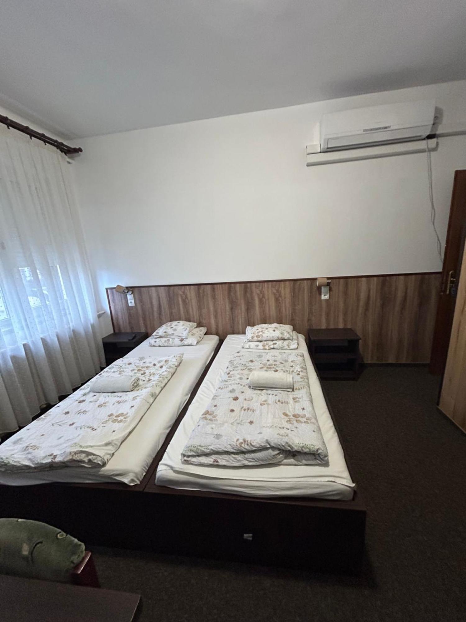 Hotel Rozsakert Panzio Nyíregyháza Esterno foto