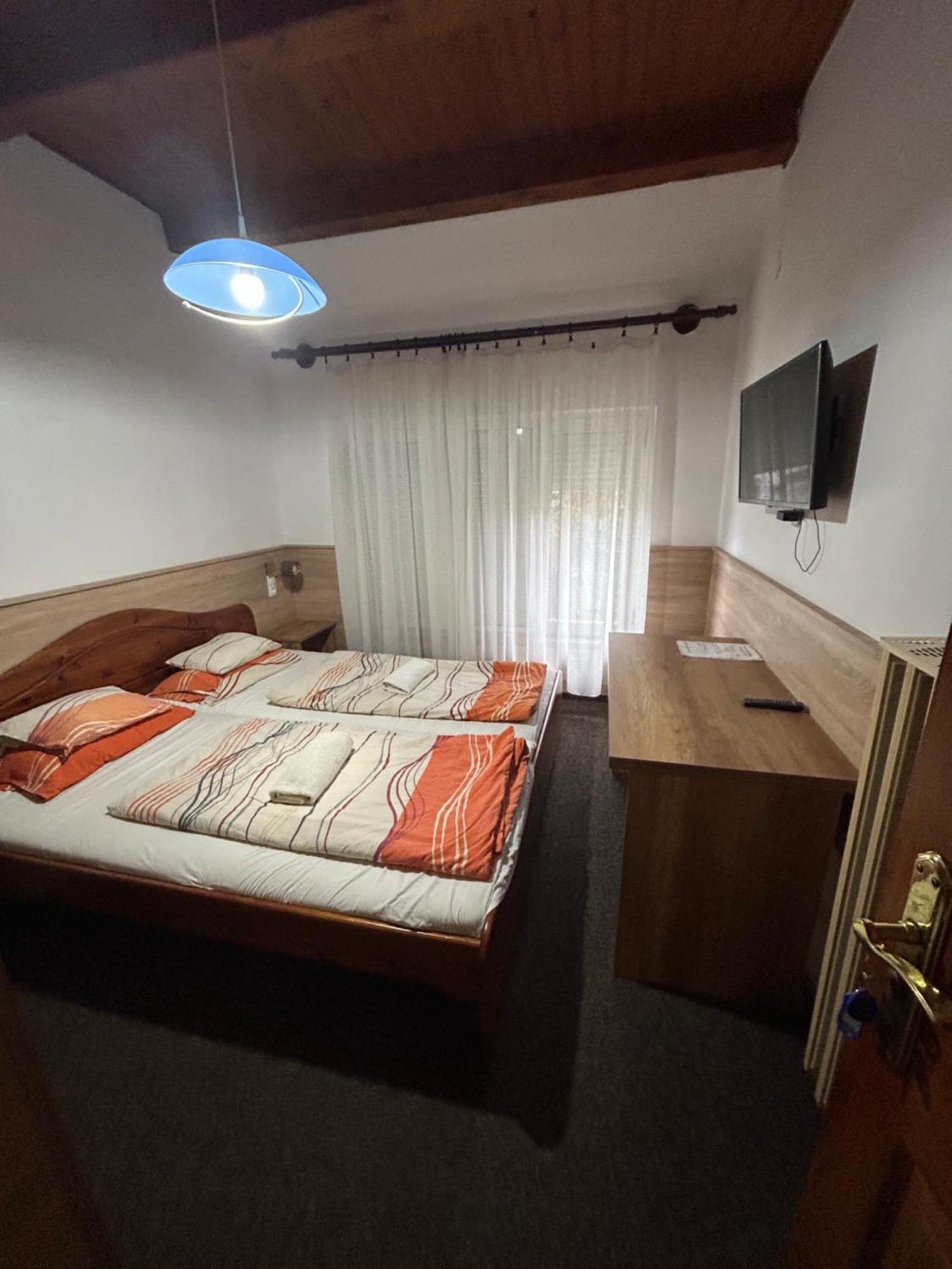 Hotel Rozsakert Panzio Nyíregyháza Esterno foto