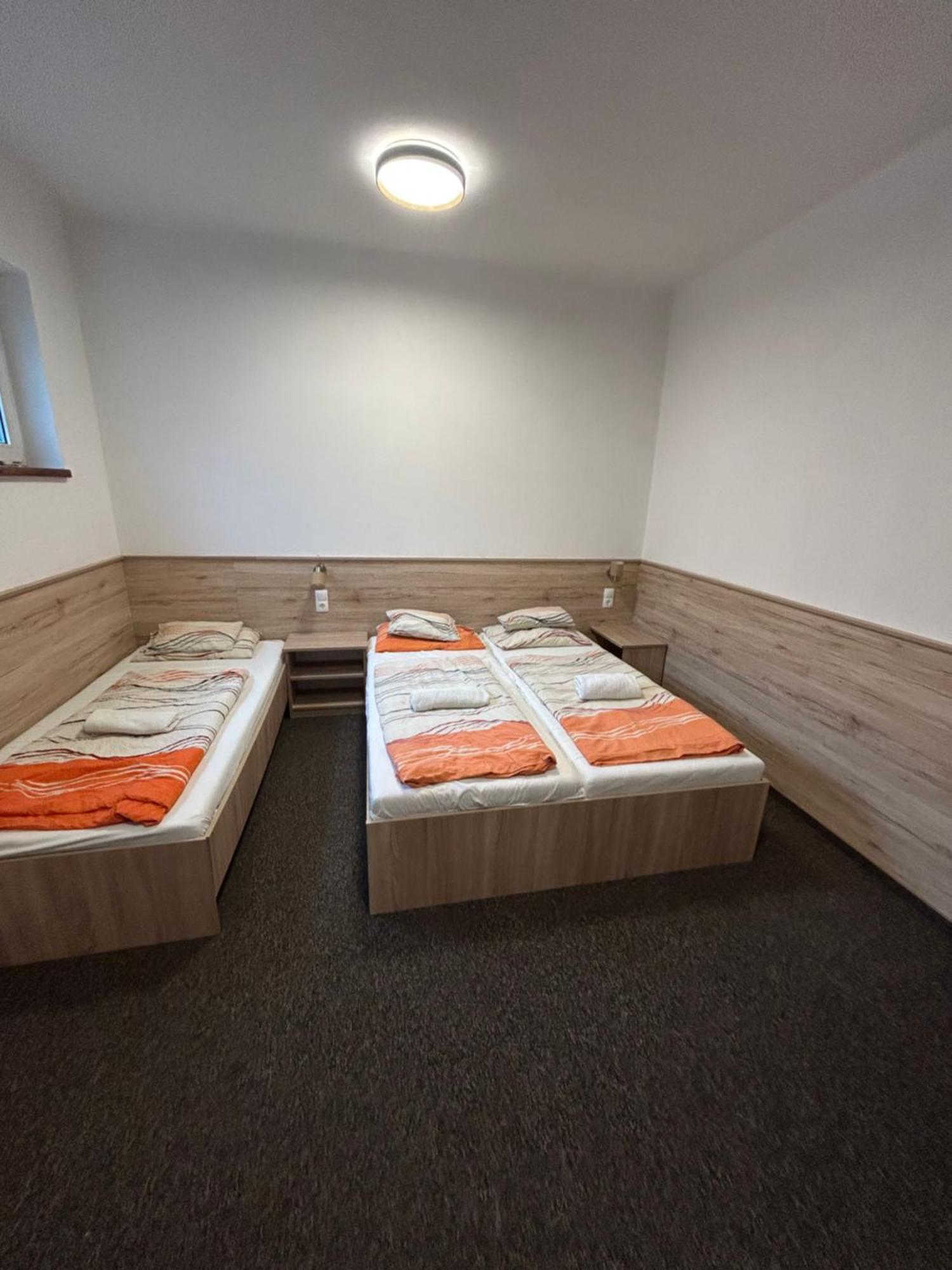 Hotel Rozsakert Panzio Nyíregyháza Esterno foto