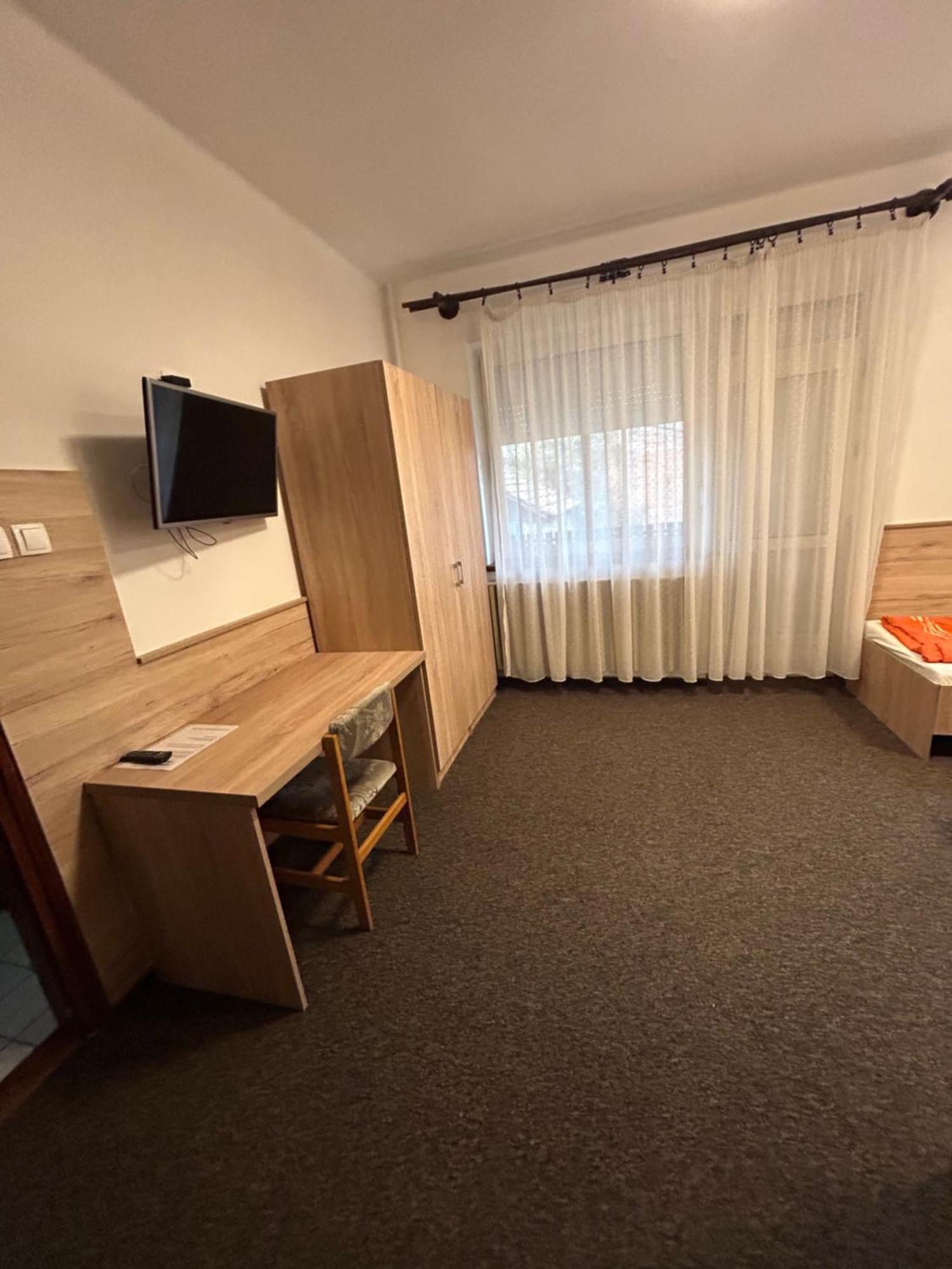 Hotel Rozsakert Panzio Nyíregyháza Esterno foto