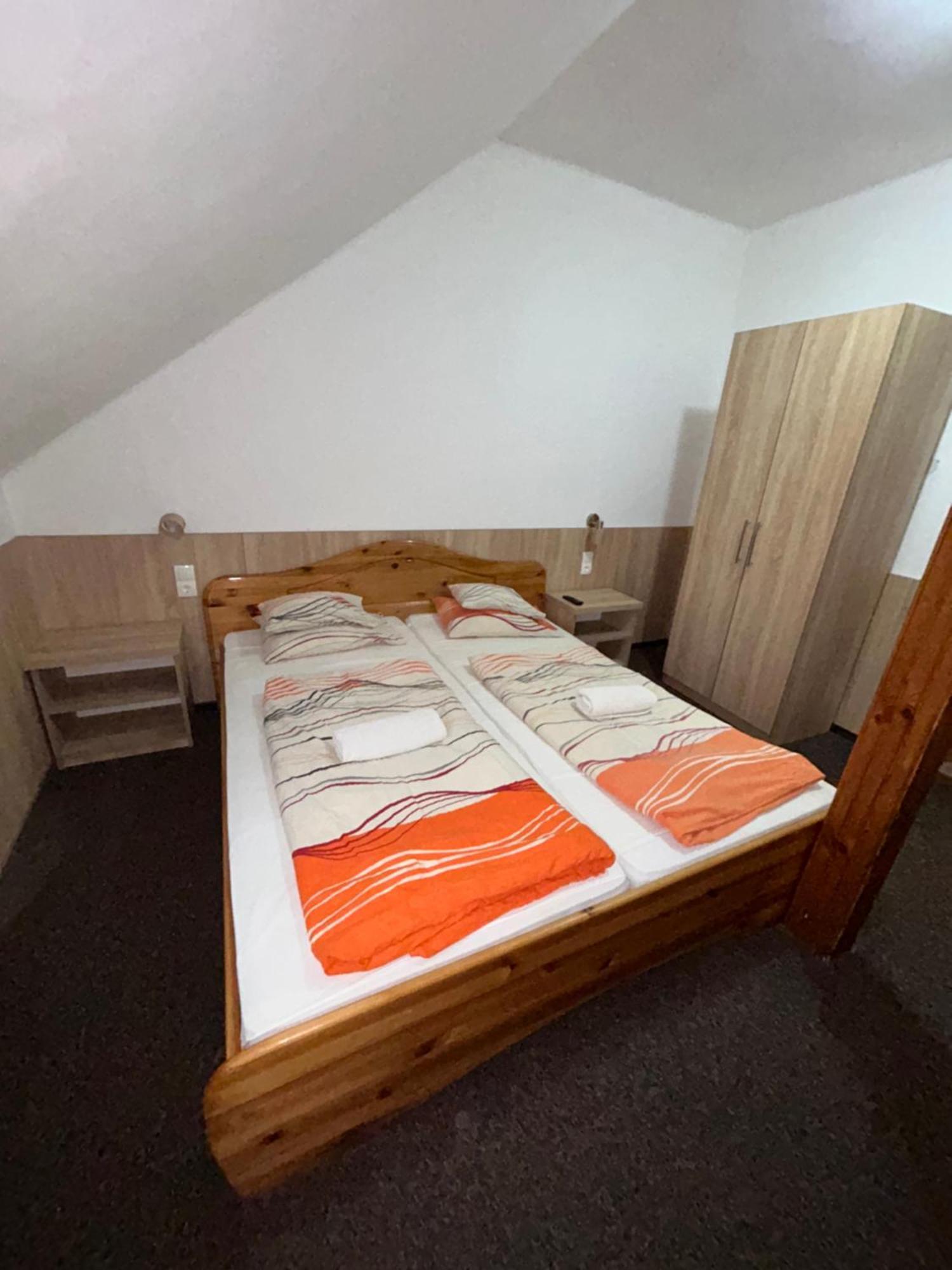 Hotel Rozsakert Panzio Nyíregyháza Esterno foto