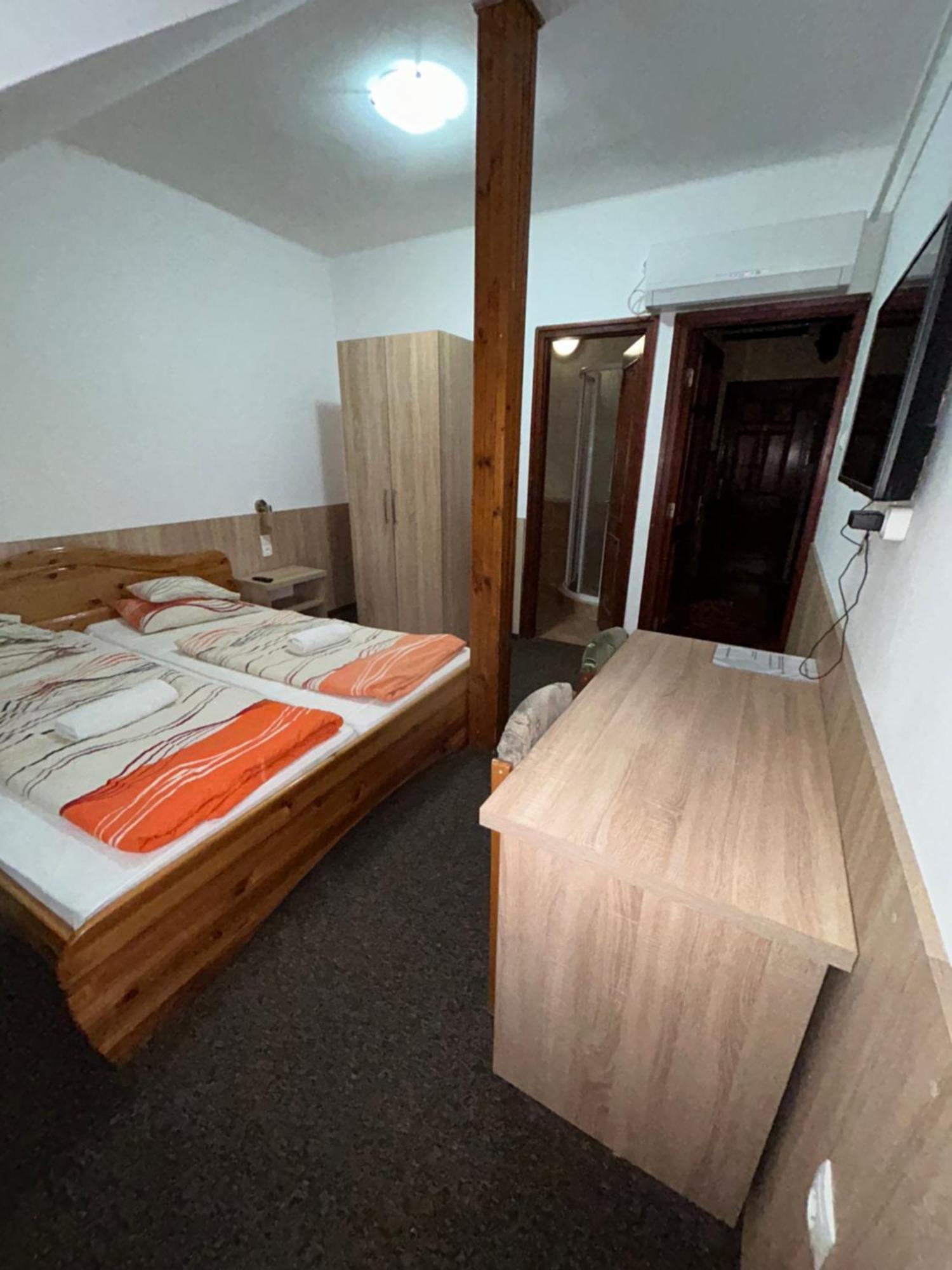 Hotel Rozsakert Panzio Nyíregyháza Esterno foto