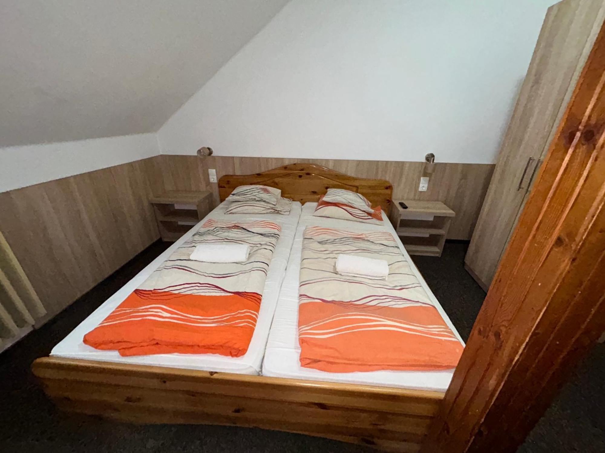 Hotel Rozsakert Panzio Nyíregyháza Esterno foto