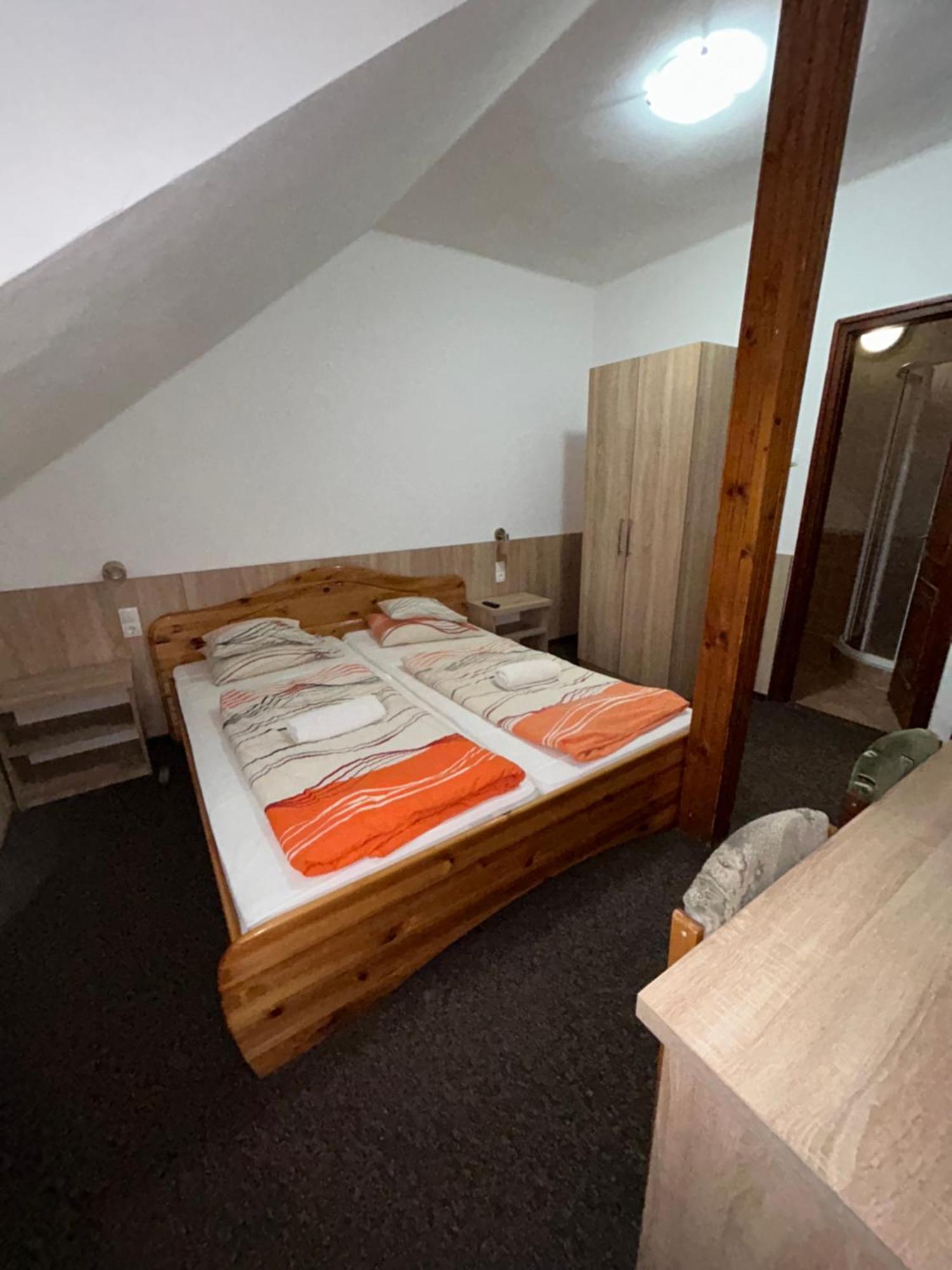 Hotel Rozsakert Panzio Nyíregyháza Esterno foto