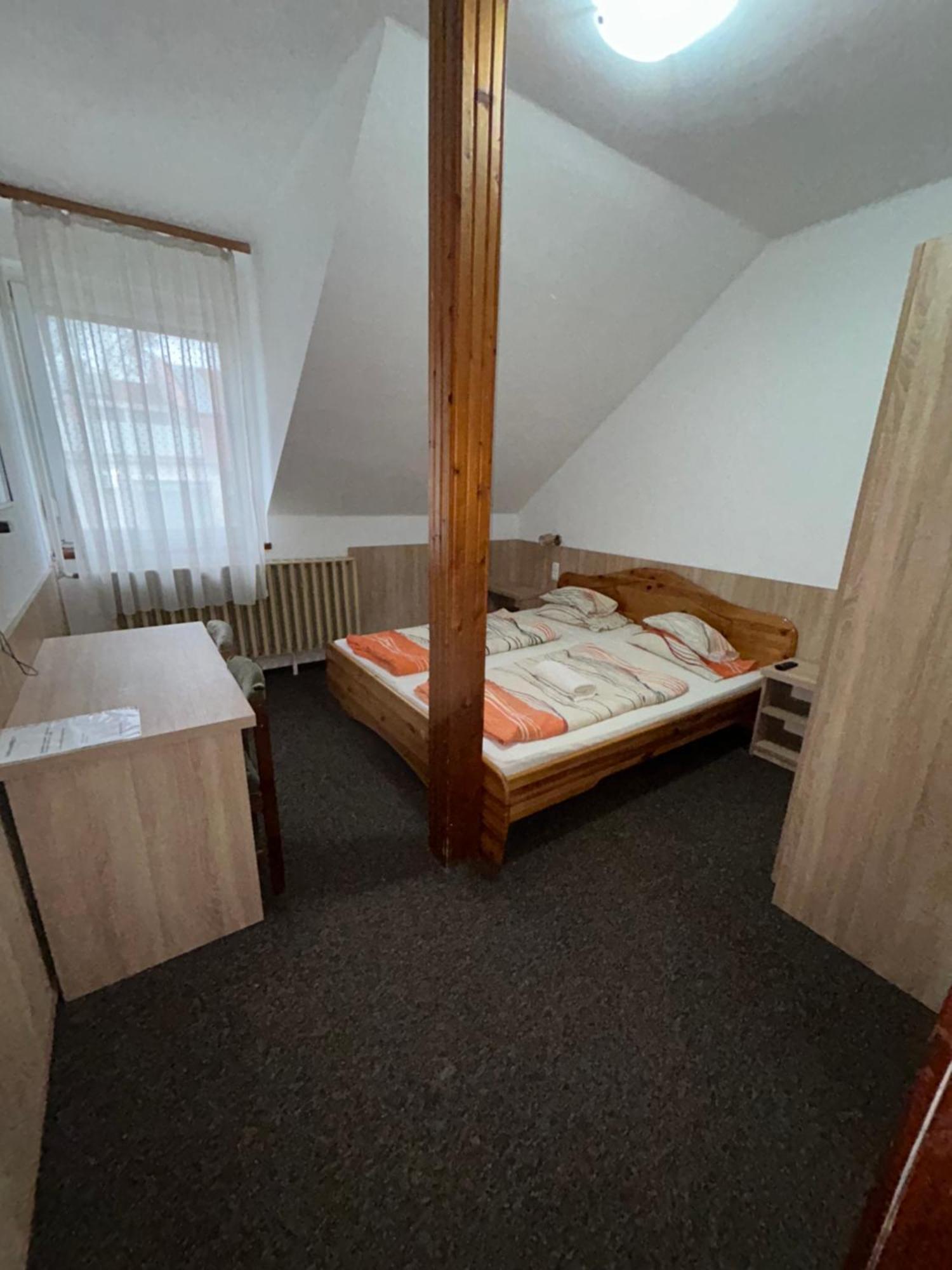 Hotel Rozsakert Panzio Nyíregyháza Esterno foto