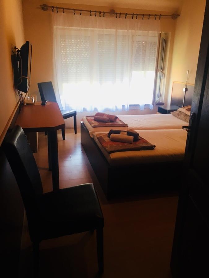 Hotel Rozsakert Panzio Nyíregyháza Esterno foto