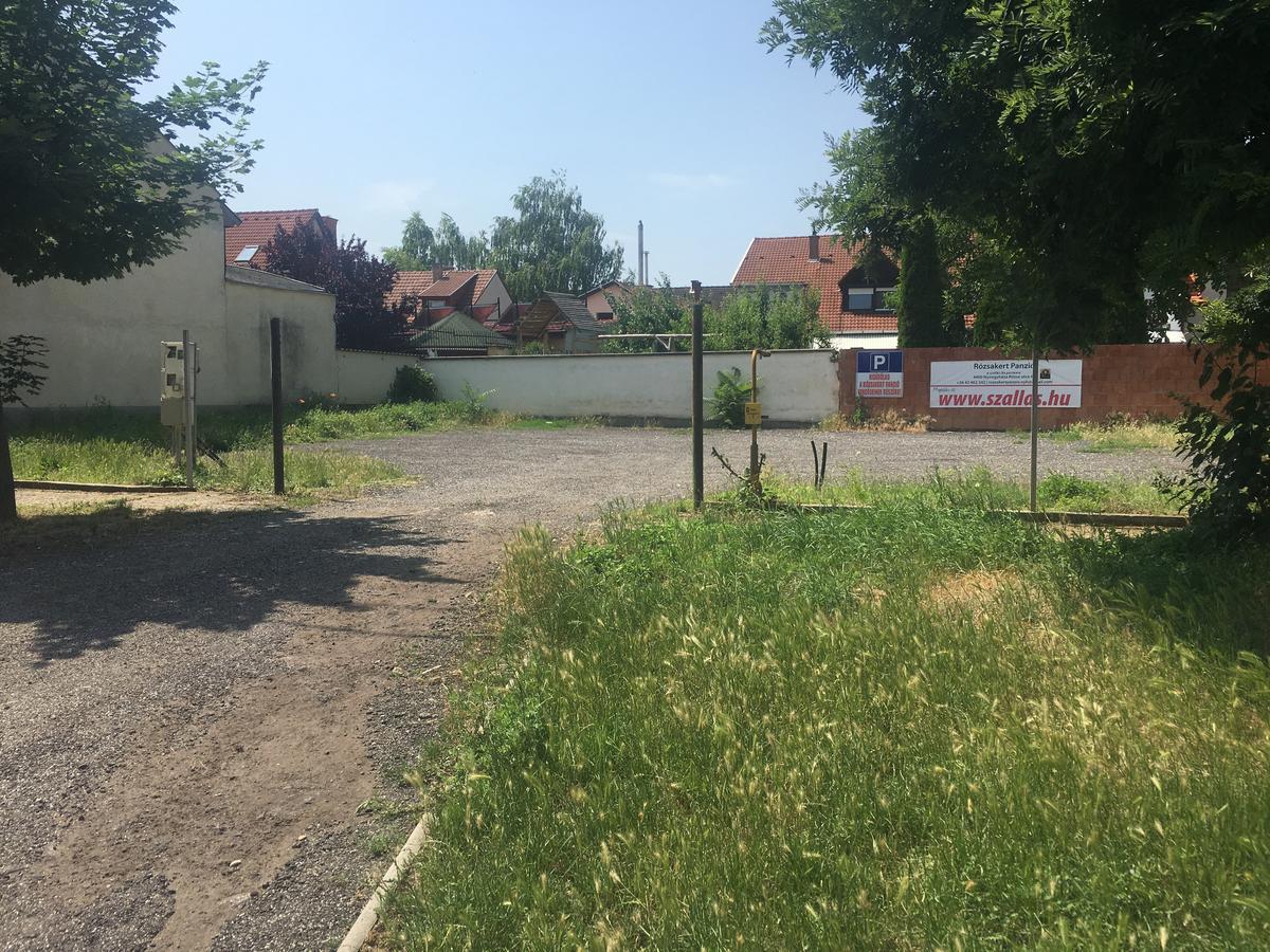 Hotel Rozsakert Panzio Nyíregyháza Esterno foto